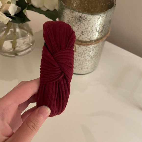 Knot Headband - Picture 2 of 3